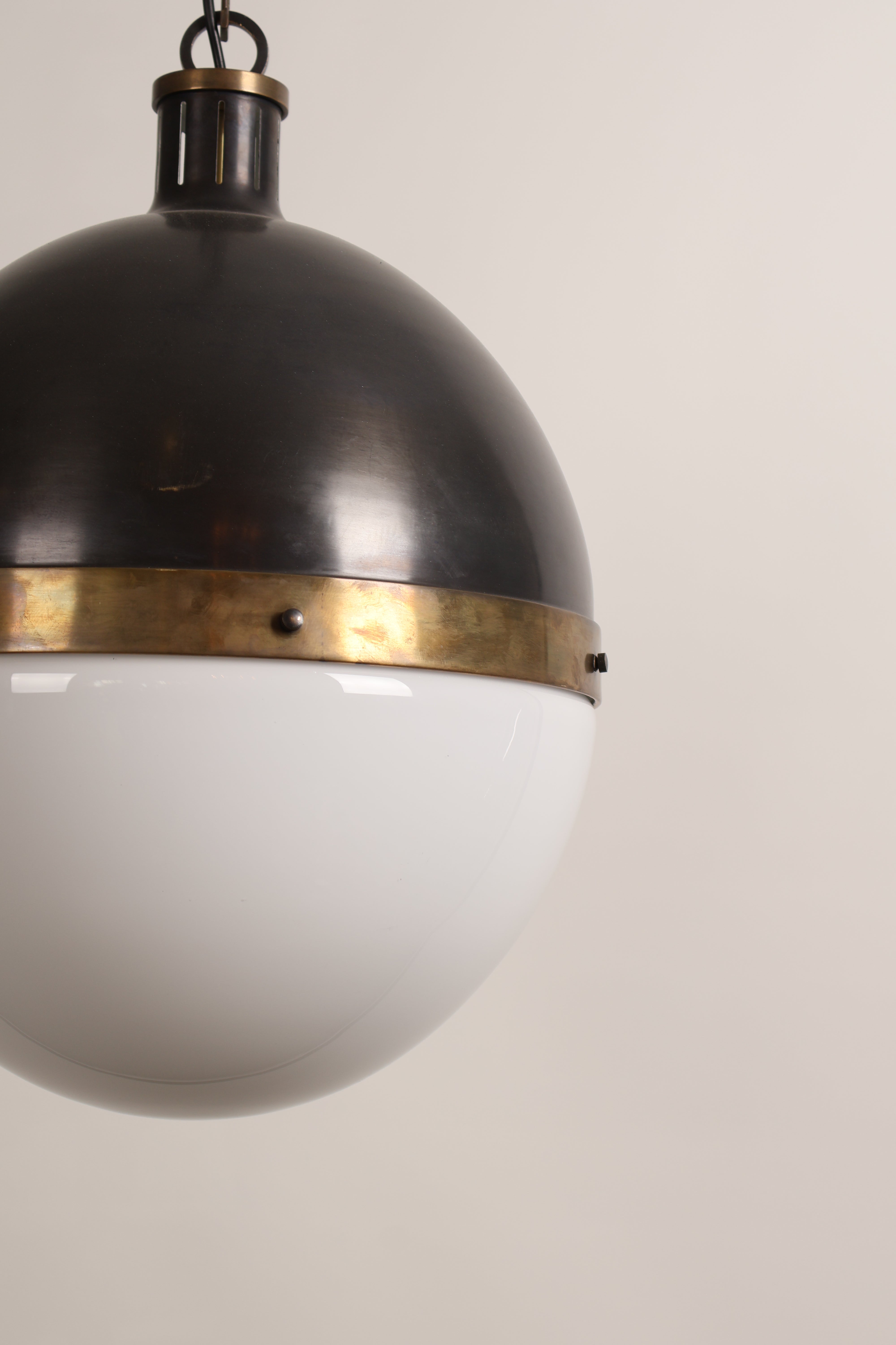 Deckenlampe von Thomas O’ Brien, Messing, Opalglas, 70er, USA