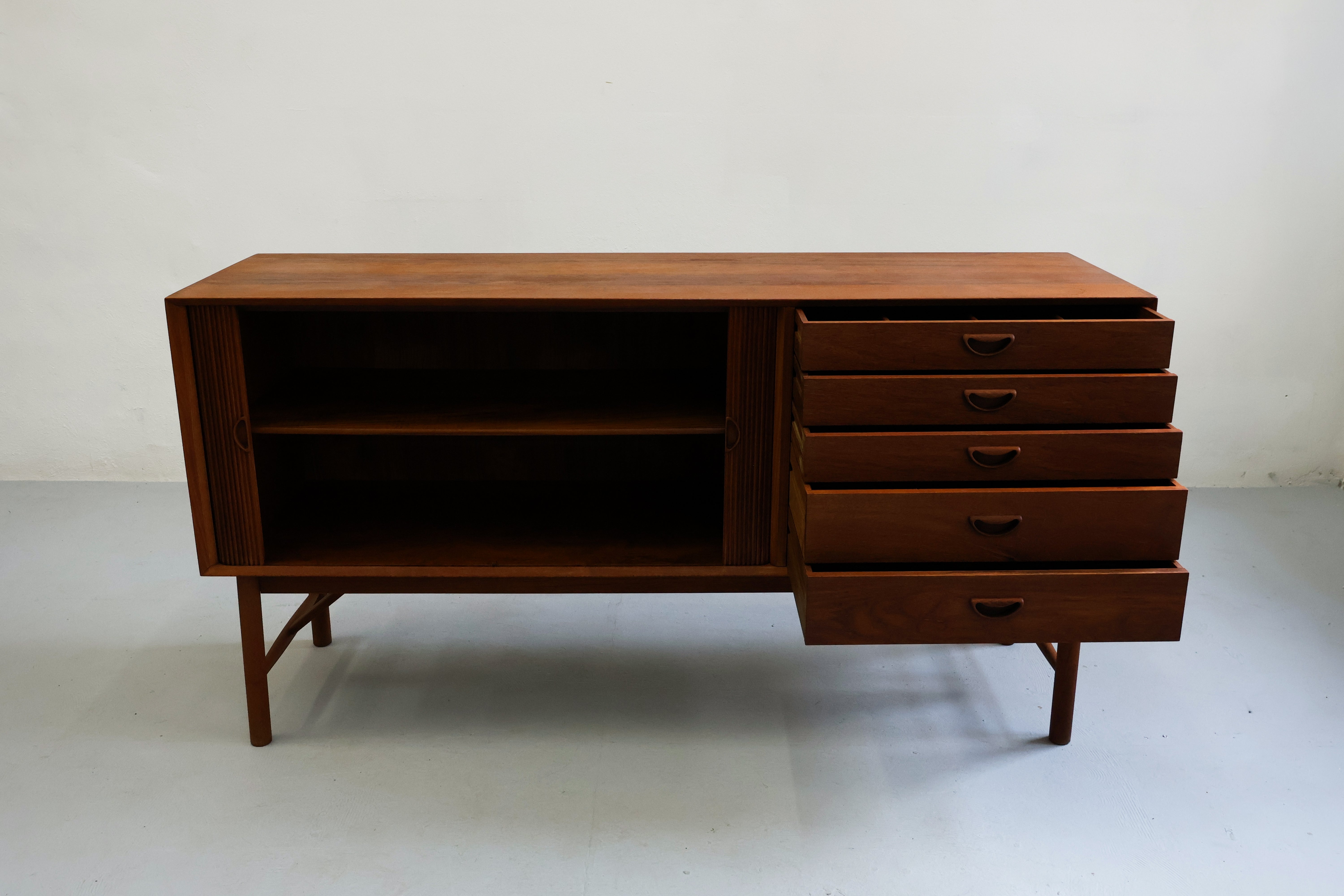 Sideboard „Lamellentüren“ von Peter Hvidt, Teak, 60er, Dänemark