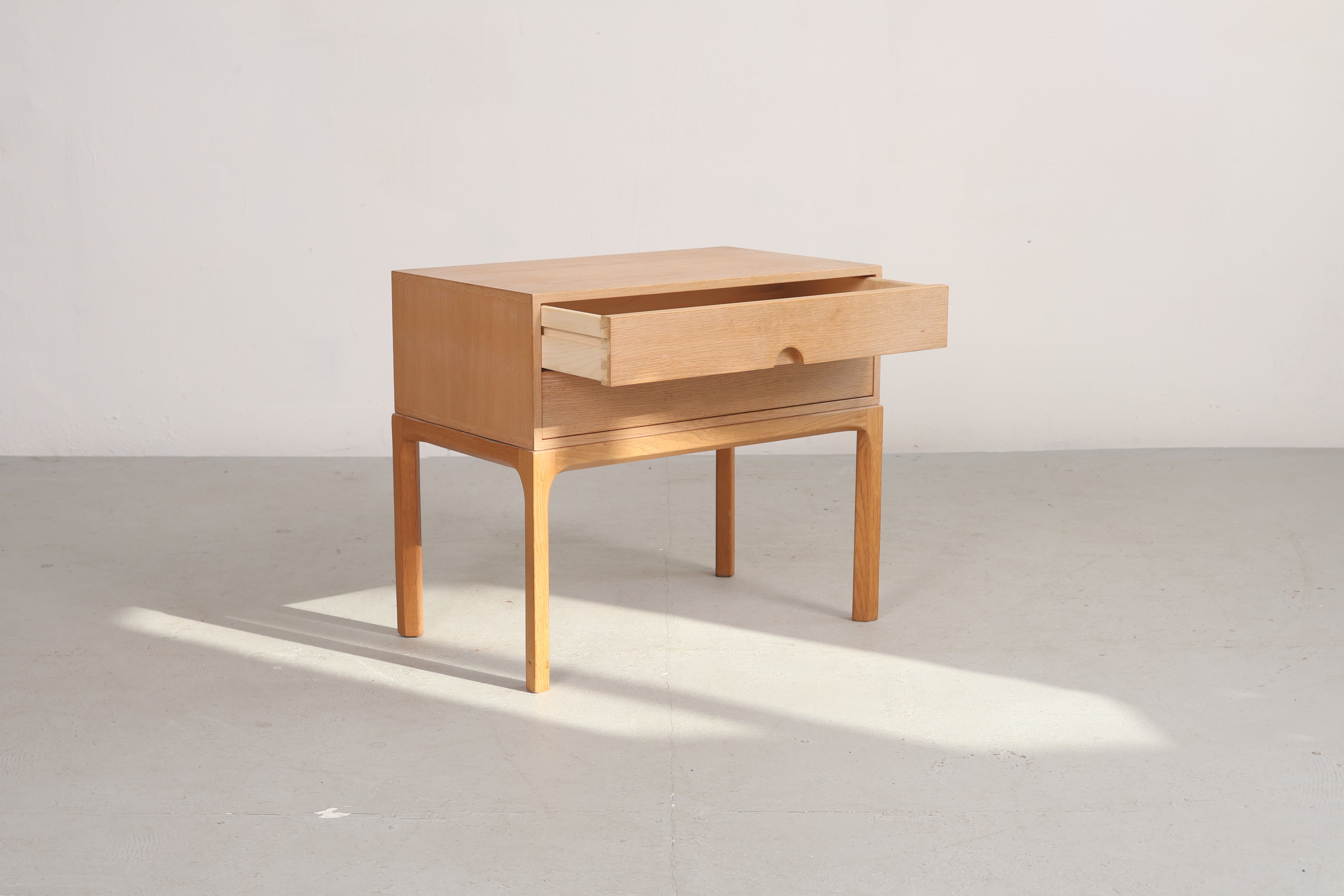 Beistelltisch „Modell 384“ von Aksel Kjaersgaard, Eiche, 60er, Dänemark