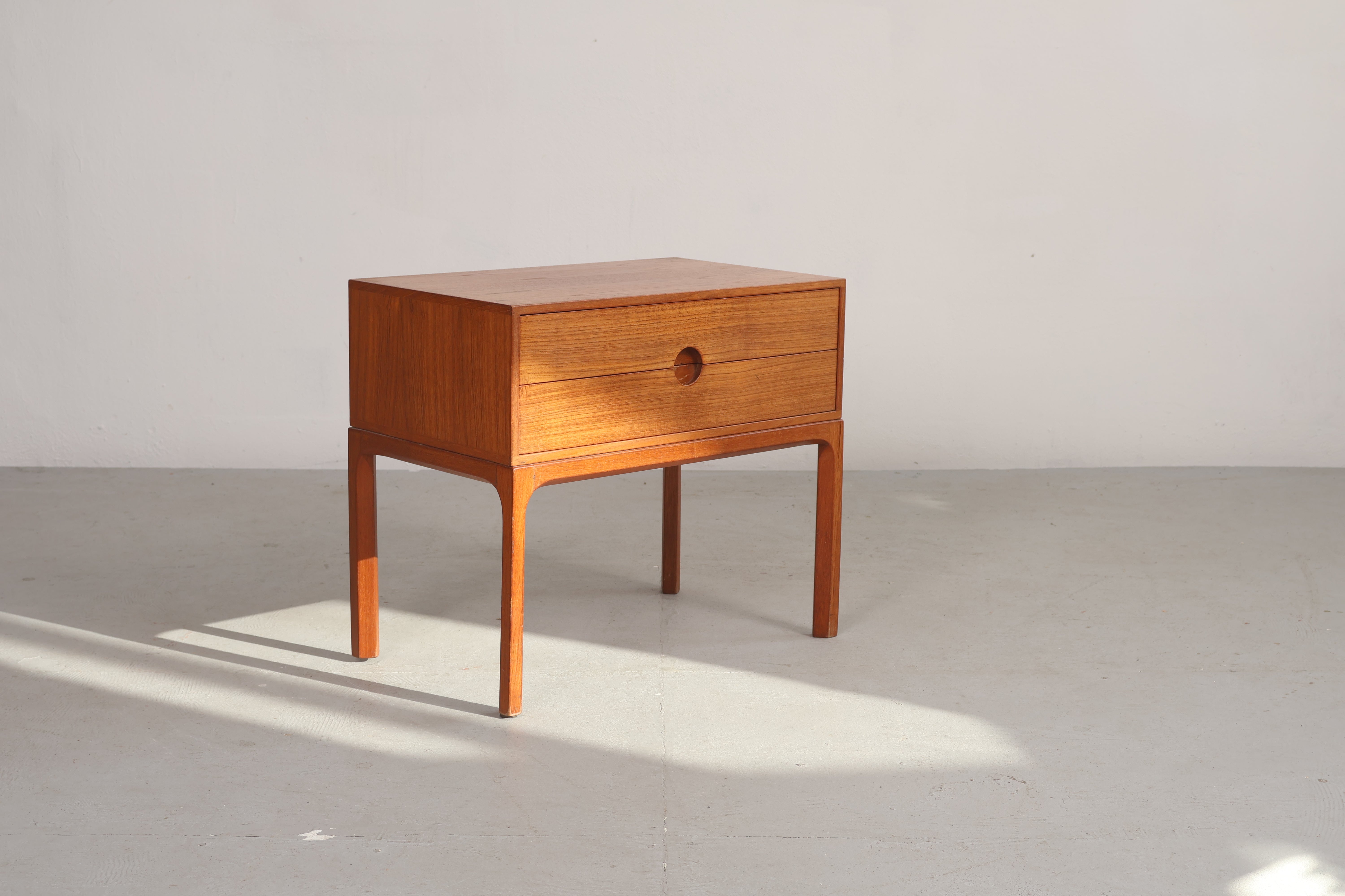 Beistelltisch „Modell 384“ von Aksel Kjaersgaard, Teak, 60er, Dänemark