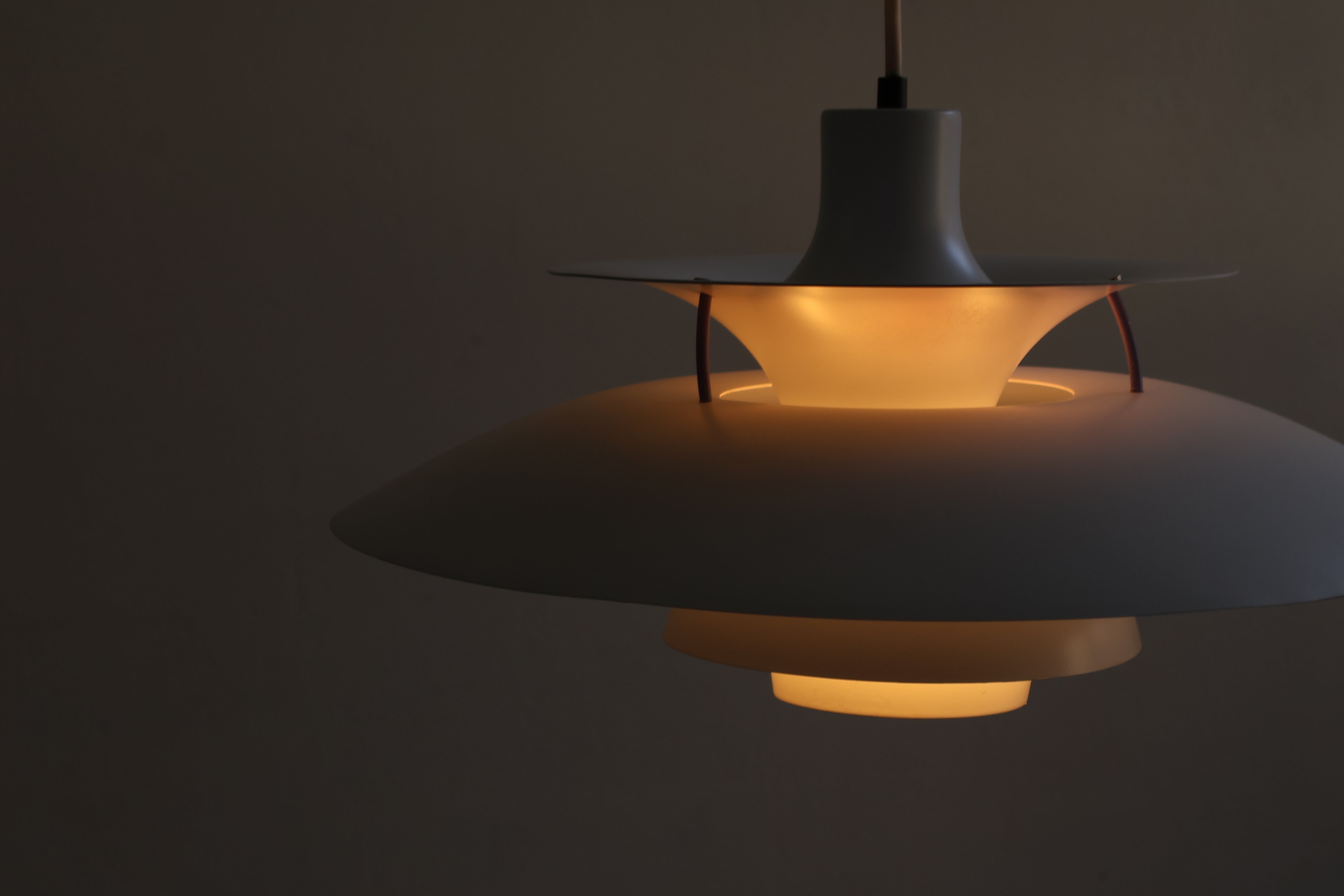 Deckenlampe „PH5“ von Louis Poulsen, Aluminium, Weiß, 60er, Dänemark